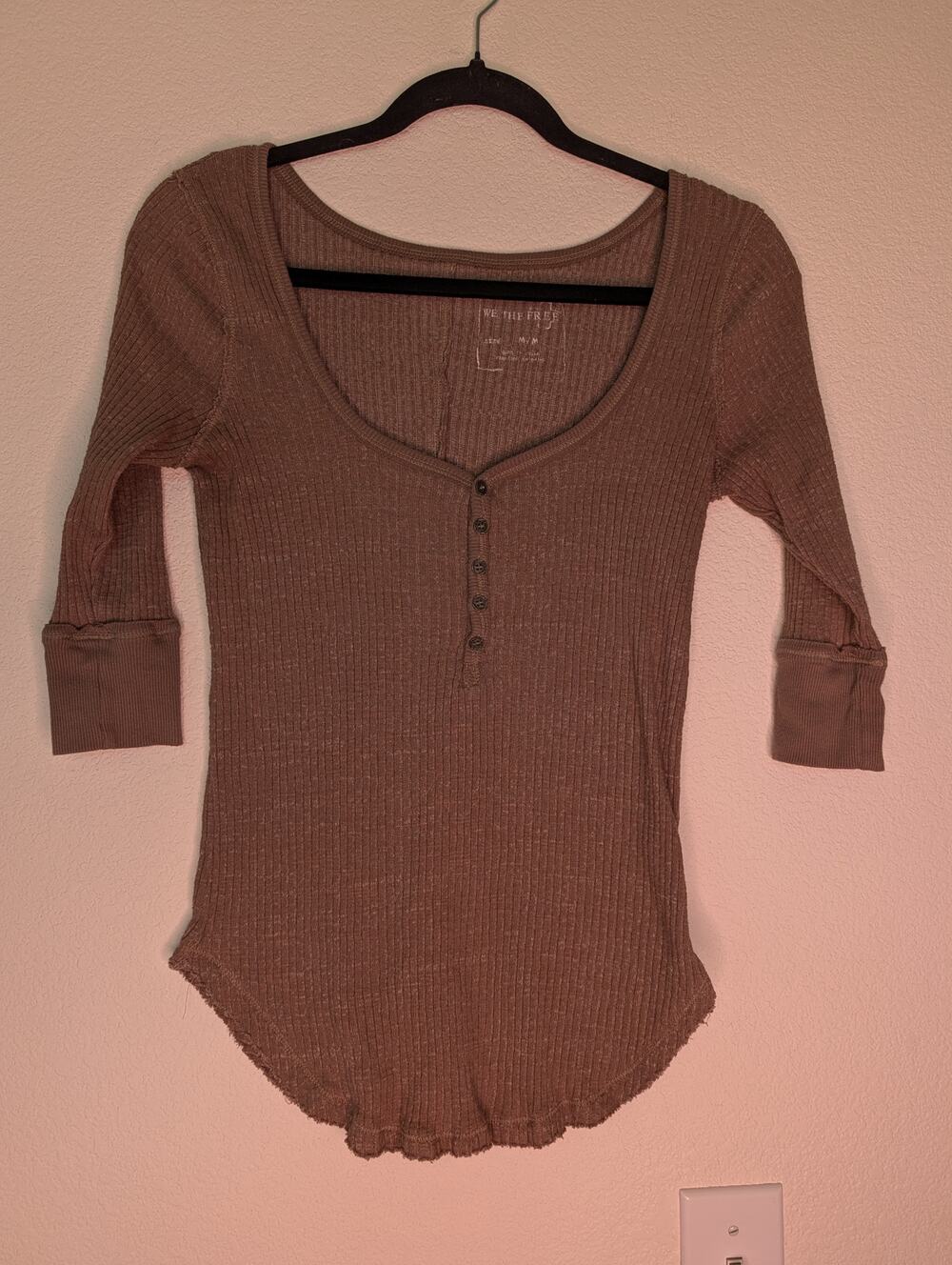 Free People We the Free Brown Ribbed Henley Top M 3/4 Sleeve Buttons Boho Basic